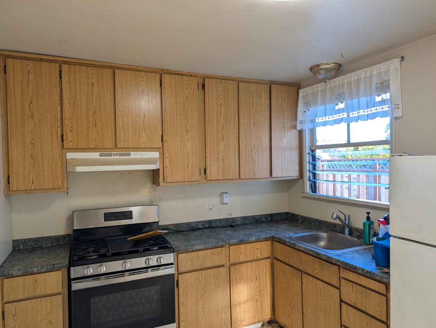 Detail Gallery Image 14 of 14 For 1141 Hiller St, Belmont,  CA 94002 - 3 Beds | 1/1 Baths