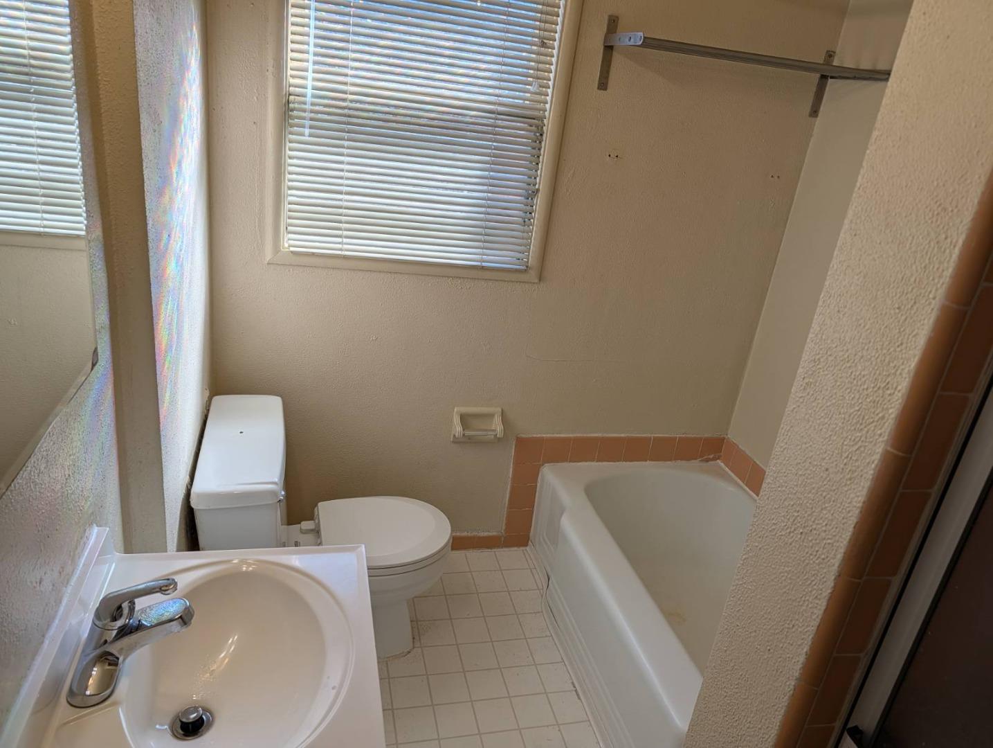 Detail Gallery Image 6 of 14 For 1141 Hiller St, Belmont,  CA 94002 - 3 Beds | 1/1 Baths