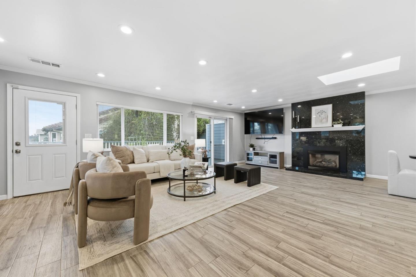 Detail Gallery Image 10 of 46 For 87 Exeter Ave, San Carlos,  CA 94070 - 4 Beds | 3 Baths