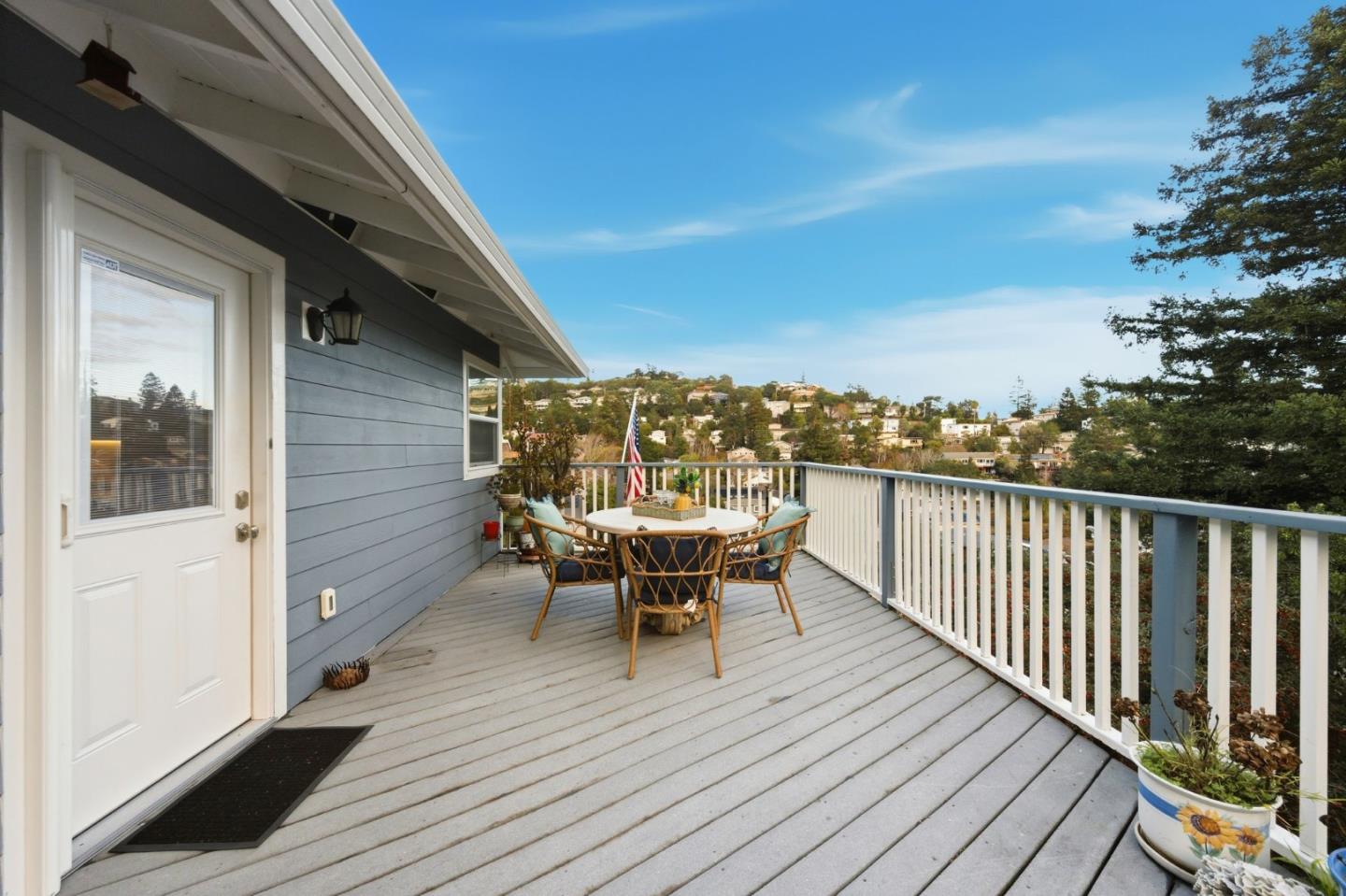 Detail Gallery Image 24 of 46 For 87 Exeter Ave, San Carlos,  CA 94070 - 4 Beds | 3 Baths