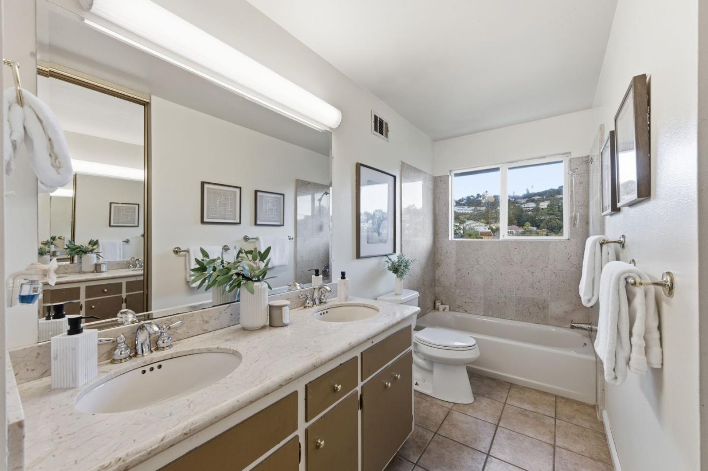 Detail Gallery Image 31 of 46 For 87 Exeter Ave, San Carlos,  CA 94070 - 4 Beds | 3 Baths