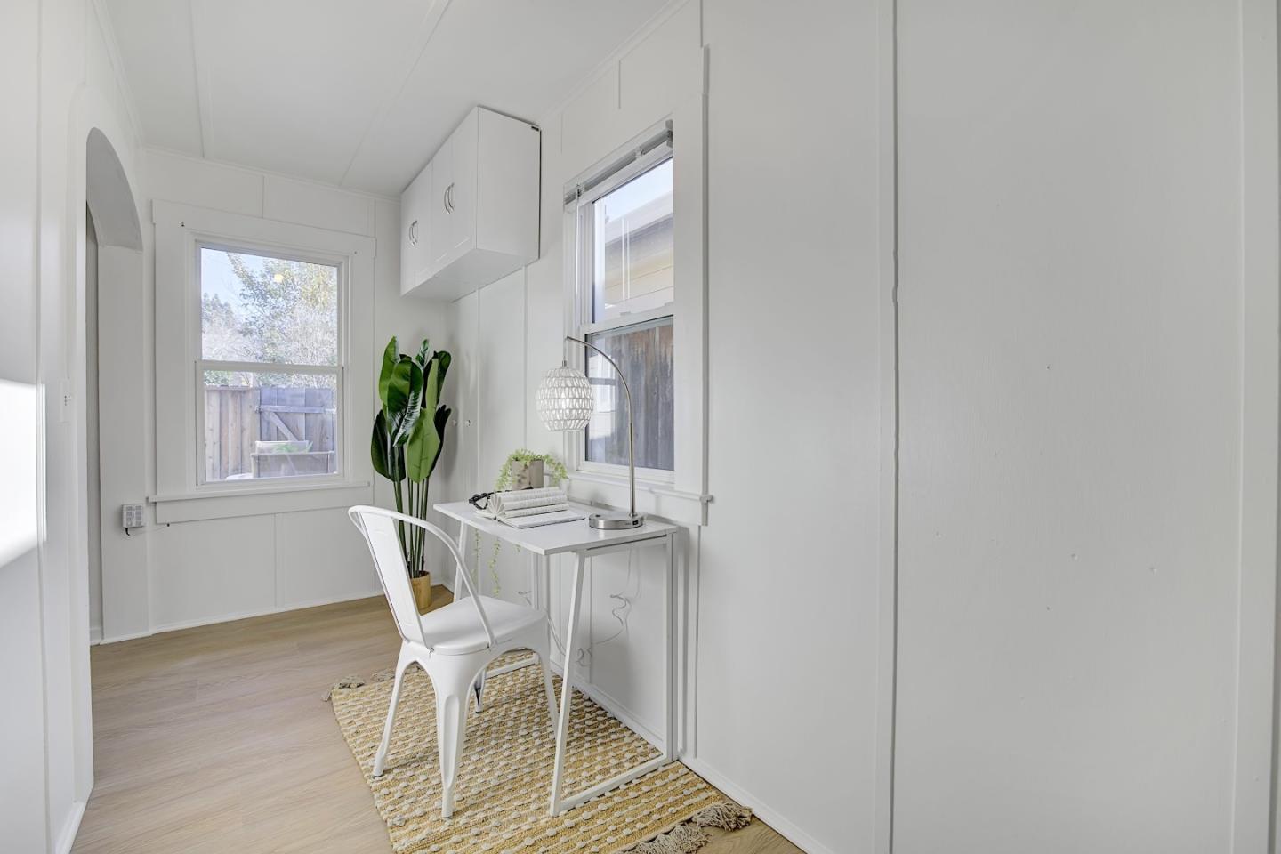 Detail Gallery Image 11 of 39 For 216 Mountain View Ave, Mountain View,  CA 94041 - 5 Beds | 5 Baths