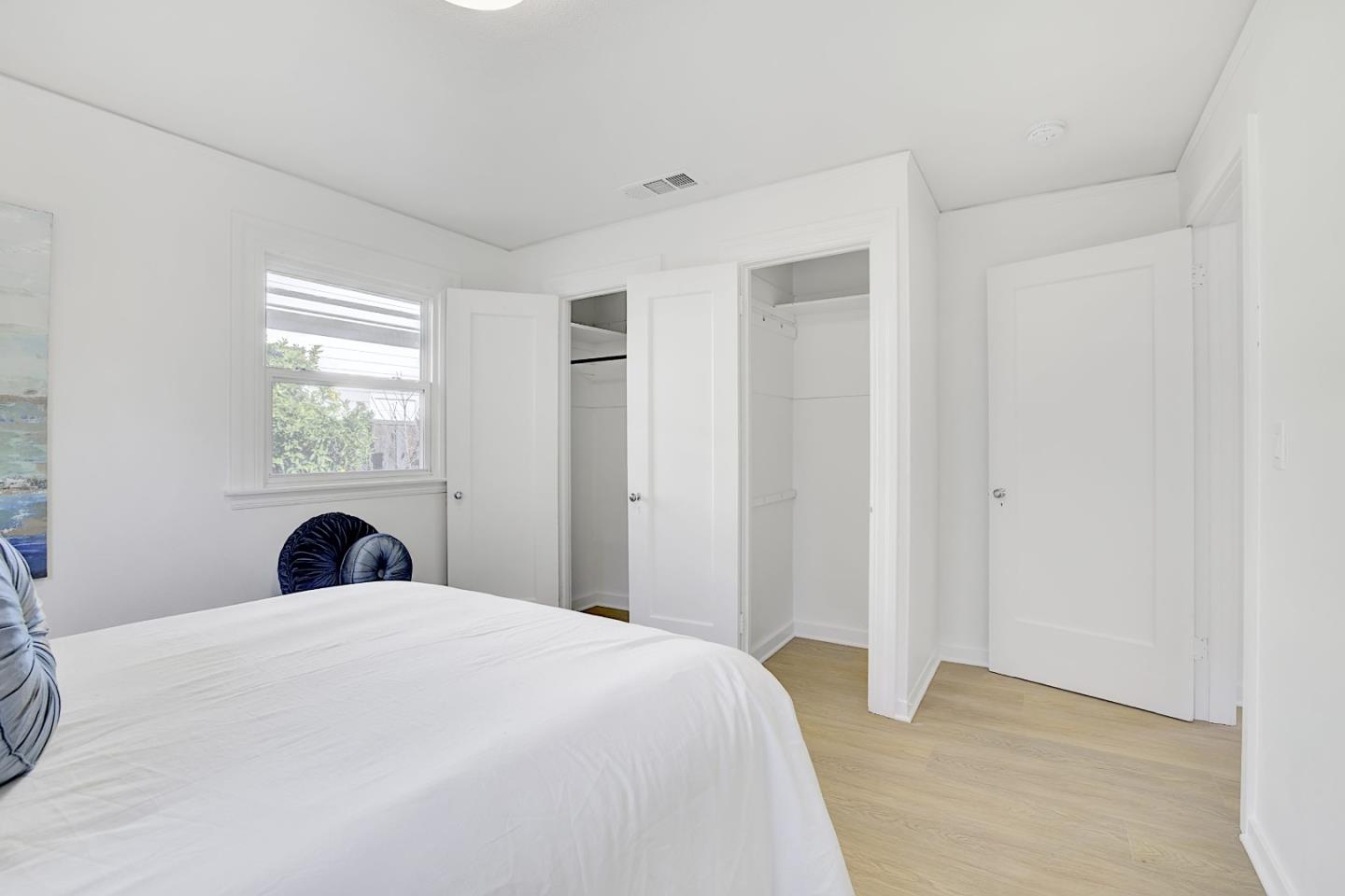 Detail Gallery Image 13 of 39 For 216 Mountain View Ave, Mountain View,  CA 94041 - 5 Beds | 5 Baths