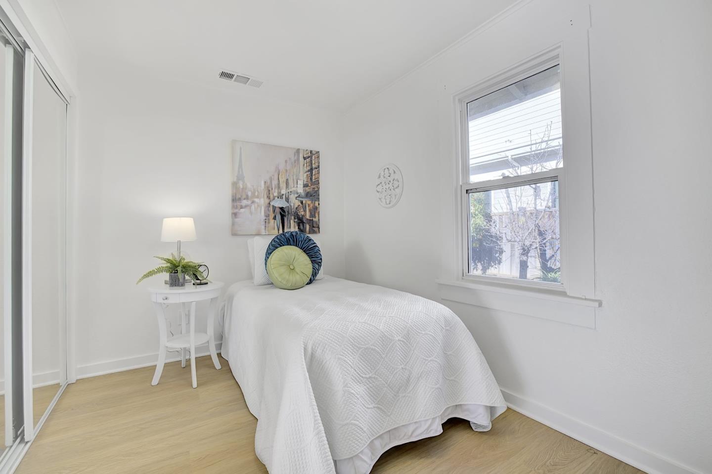 Detail Gallery Image 15 of 39 For 216 Mountain View Ave, Mountain View,  CA 94041 - 5 Beds | 5 Baths