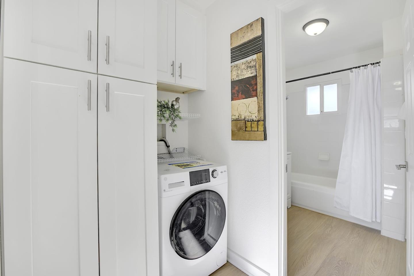 Detail Gallery Image 17 of 39 For 216 Mountain View Ave, Mountain View,  CA 94041 - 5 Beds | 5 Baths