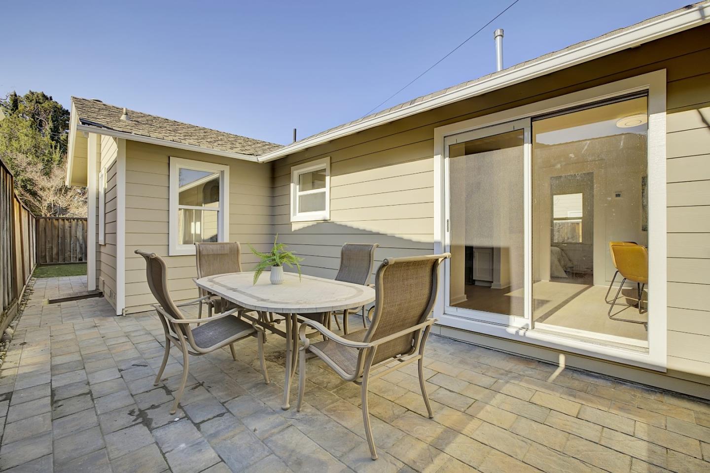 Detail Gallery Image 18 of 39 For 216 Mountain View Ave, Mountain View,  CA 94041 - 5 Beds | 5 Baths