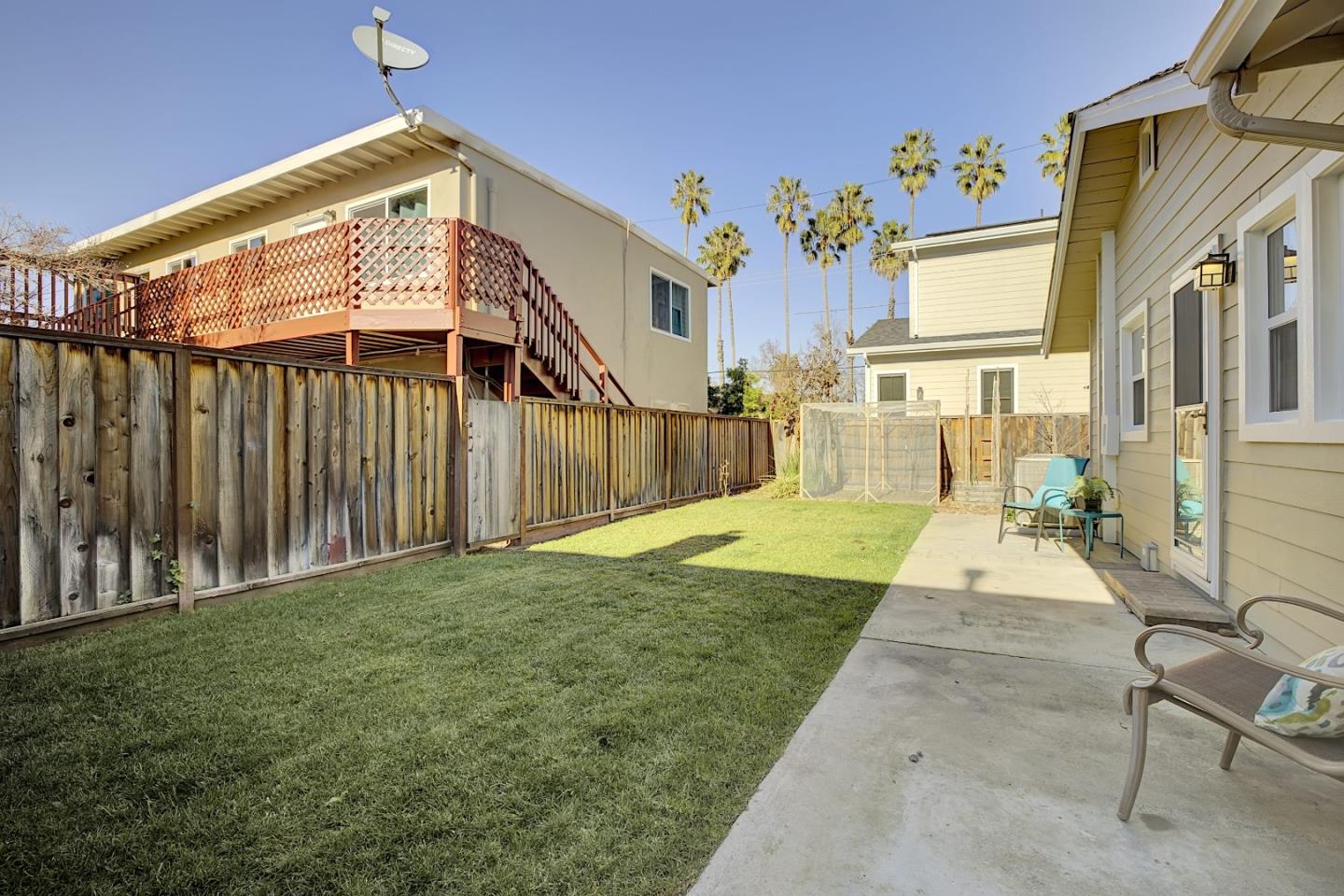 Detail Gallery Image 20 of 39 For 216 Mountain View Ave, Mountain View,  CA 94041 - 5 Beds | 5 Baths