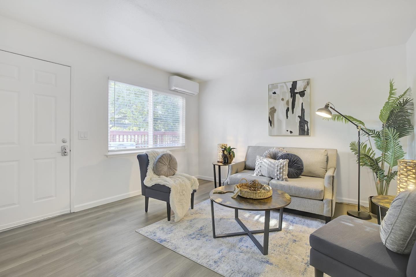 Detail Gallery Image 26 of 39 For 216 Mountain View Ave, Mountain View,  CA 94041 - 5 Beds | 5 Baths