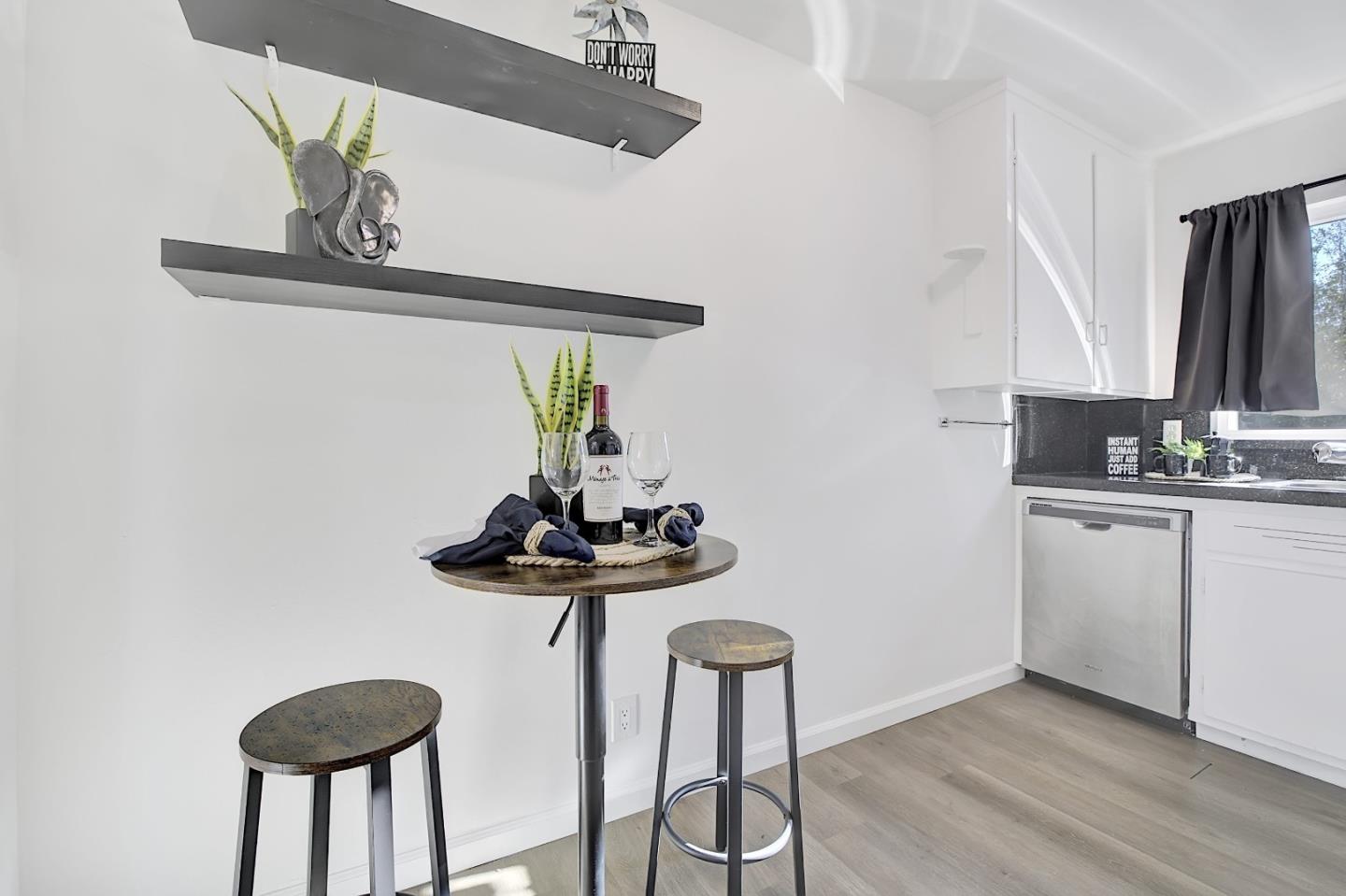 Detail Gallery Image 29 of 39 For 216 Mountain View Ave, Mountain View,  CA 94041 - 5 Beds | 5 Baths