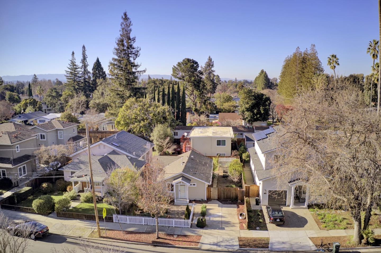 Detail Gallery Image 36 of 39 For 216 Mountain View Ave, Mountain View,  CA 94041 - 5 Beds | 5 Baths