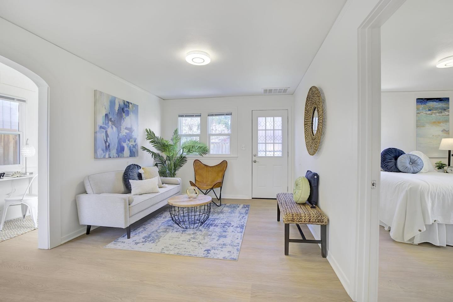 Detail Gallery Image 4 of 39 For 216 Mountain View Ave, Mountain View,  CA 94041 - 5 Beds | 5 Baths