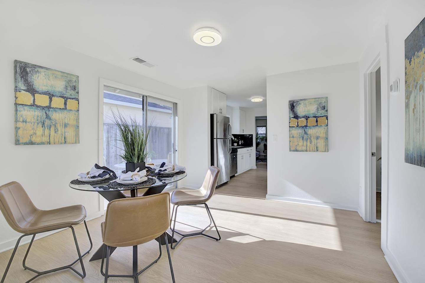 Detail Gallery Image 6 of 39 For 216 Mountain View Ave, Mountain View,  CA 94041 - 5 Beds | 5 Baths