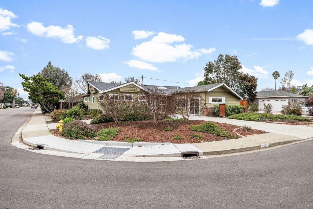 Detail Gallery Image 11 of 72 For 764 Blaisdell Ct, San Jose,  CA 95117 - 4 Beds | 2 Baths