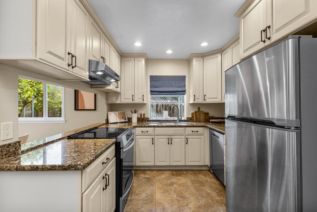 Detail Gallery Image 14 of 72 For 764 Blaisdell Ct, San Jose,  CA 95117 - 4 Beds | 2 Baths