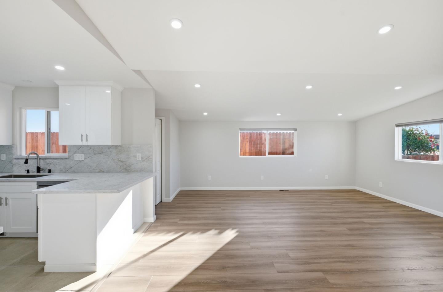 Detail Gallery Image 12 of 46 For 359 Reindollar Ave, Marina,  CA 93933 - 4 Beds | 2 Baths