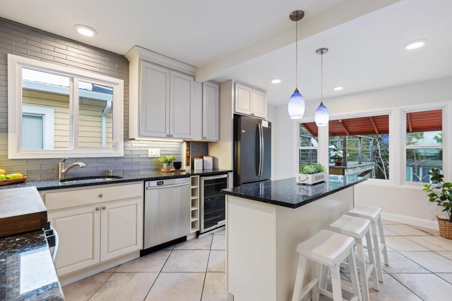 Detail Gallery Image 10 of 34 For 4131 Bayo St, Oakland,  CA 94619 - 2 Beds | 1 Baths