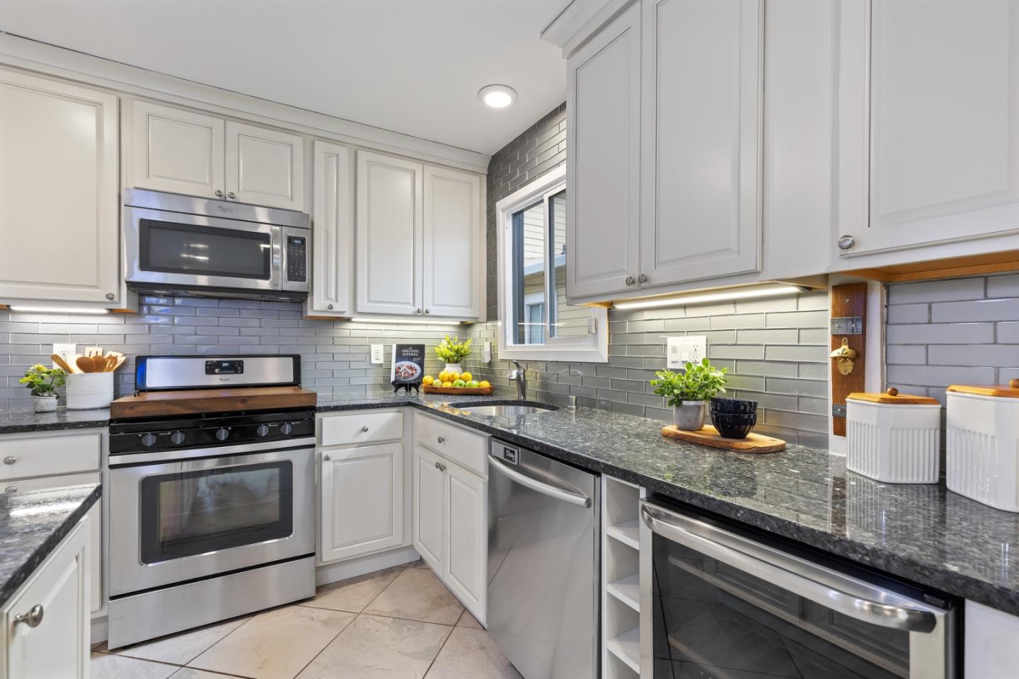 Detail Gallery Image 13 of 34 For 4131 Bayo St, Oakland,  CA 94619 - 2 Beds | 1 Baths