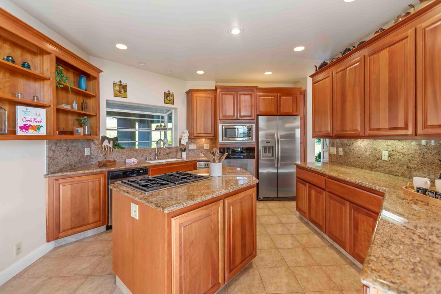 Detail Gallery Image 13 of 48 For 1860 Salinas Rd, San Juan Bautista,  CA 95045 - 4 Beds | 3 Baths