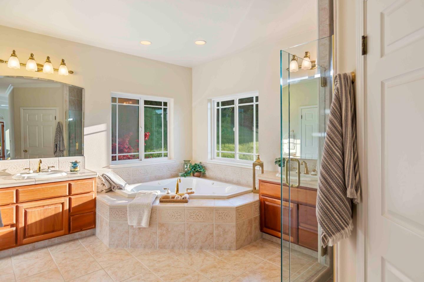 Detail Gallery Image 21 of 48 For 1860 Salinas Rd, San Juan Bautista,  CA 95045 - 4 Beds | 3 Baths