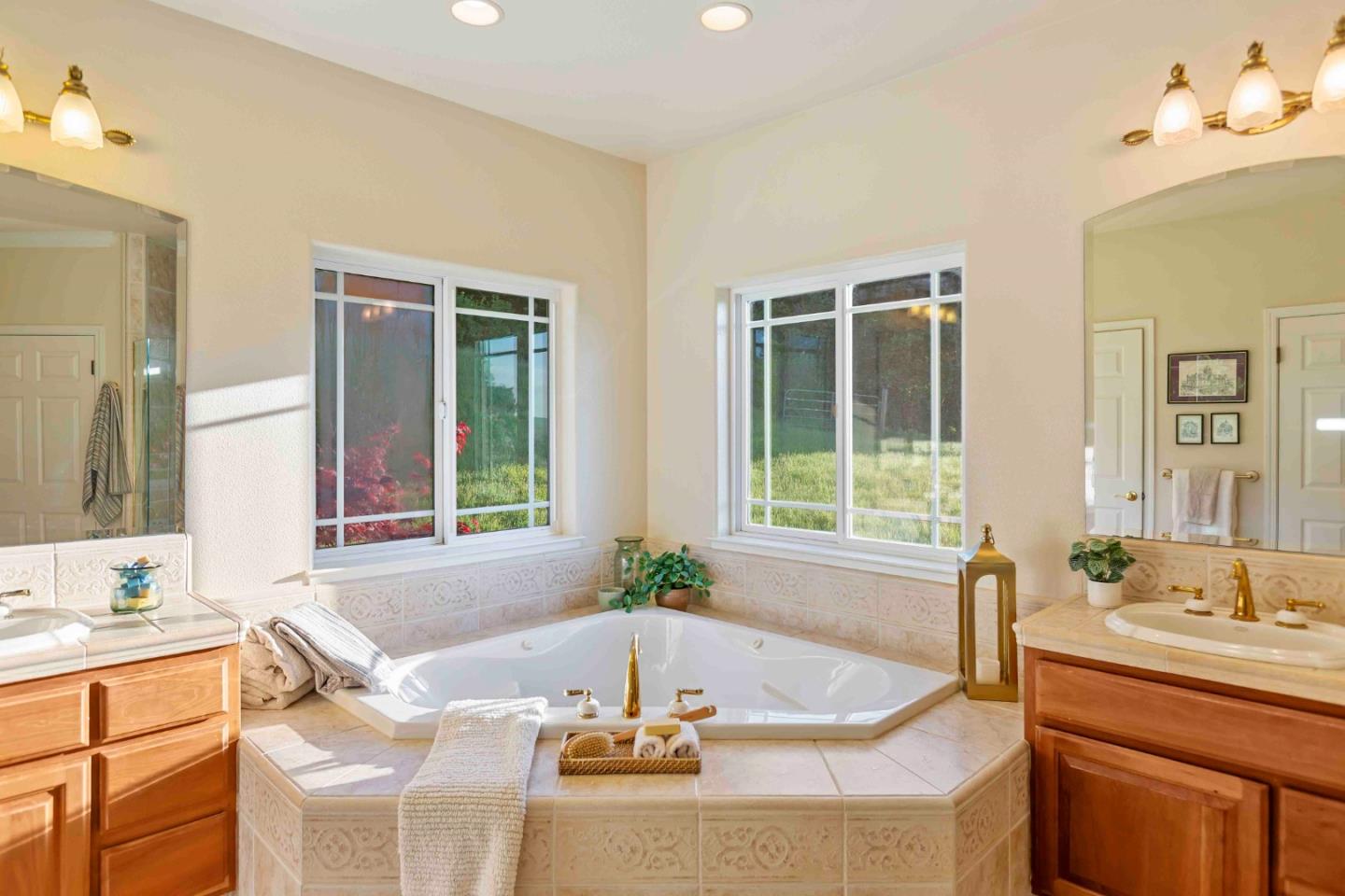 Detail Gallery Image 22 of 48 For 1860 Salinas Rd, San Juan Bautista,  CA 95045 - 4 Beds | 3 Baths