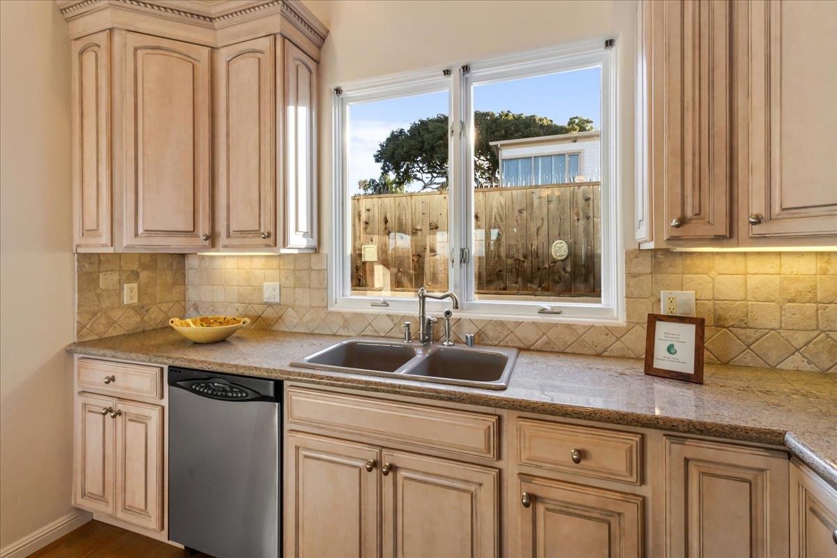 Detail Gallery Image 11 of 24 For 525 Laurel Ave, Pacific Grove,  CA 93950 - 1 Beds | 1 Baths