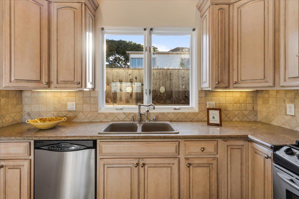 Detail Gallery Image 12 of 24 For 525 Laurel Ave, Pacific Grove,  CA 93950 - 1 Beds | 1 Baths