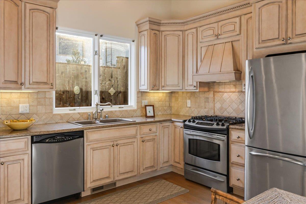 Detail Gallery Image 14 of 24 For 525 Laurel Ave, Pacific Grove,  CA 93950 - 1 Beds | 1 Baths