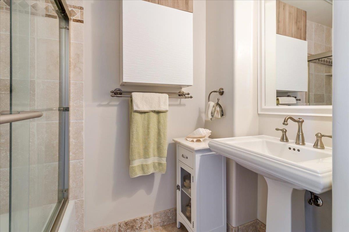 Detail Gallery Image 17 of 24 For 525 Laurel Ave, Pacific Grove,  CA 93950 - 1 Beds | 1 Baths