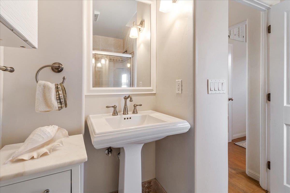 Detail Gallery Image 18 of 24 For 525 Laurel Ave, Pacific Grove,  CA 93950 - 1 Beds | 1 Baths