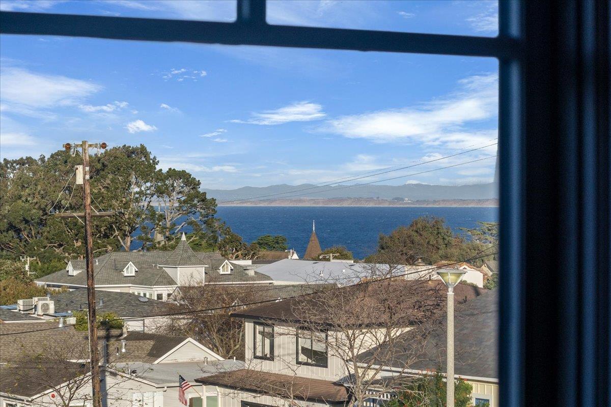 Detail Gallery Image 2 of 24 For 525 Laurel Ave, Pacific Grove,  CA 93950 - 1 Beds | 1 Baths