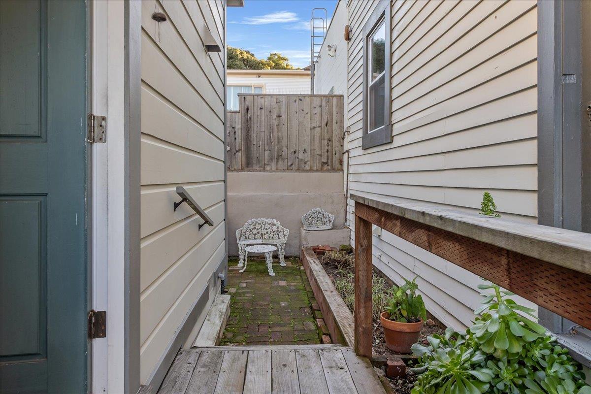 Detail Gallery Image 21 of 24 For 525 Laurel Ave, Pacific Grove,  CA 93950 - 1 Beds | 1 Baths