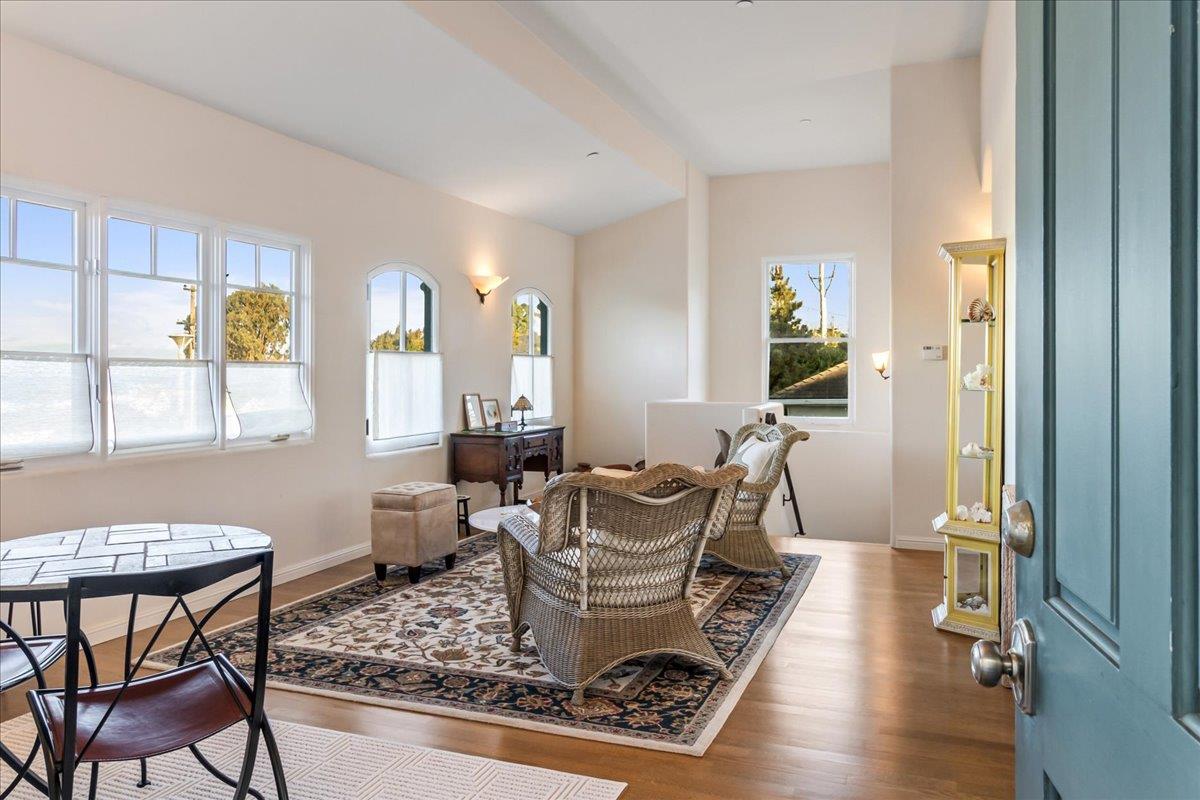 Detail Gallery Image 3 of 24 For 525 Laurel Ave, Pacific Grove,  CA 93950 - 1 Beds | 1 Baths