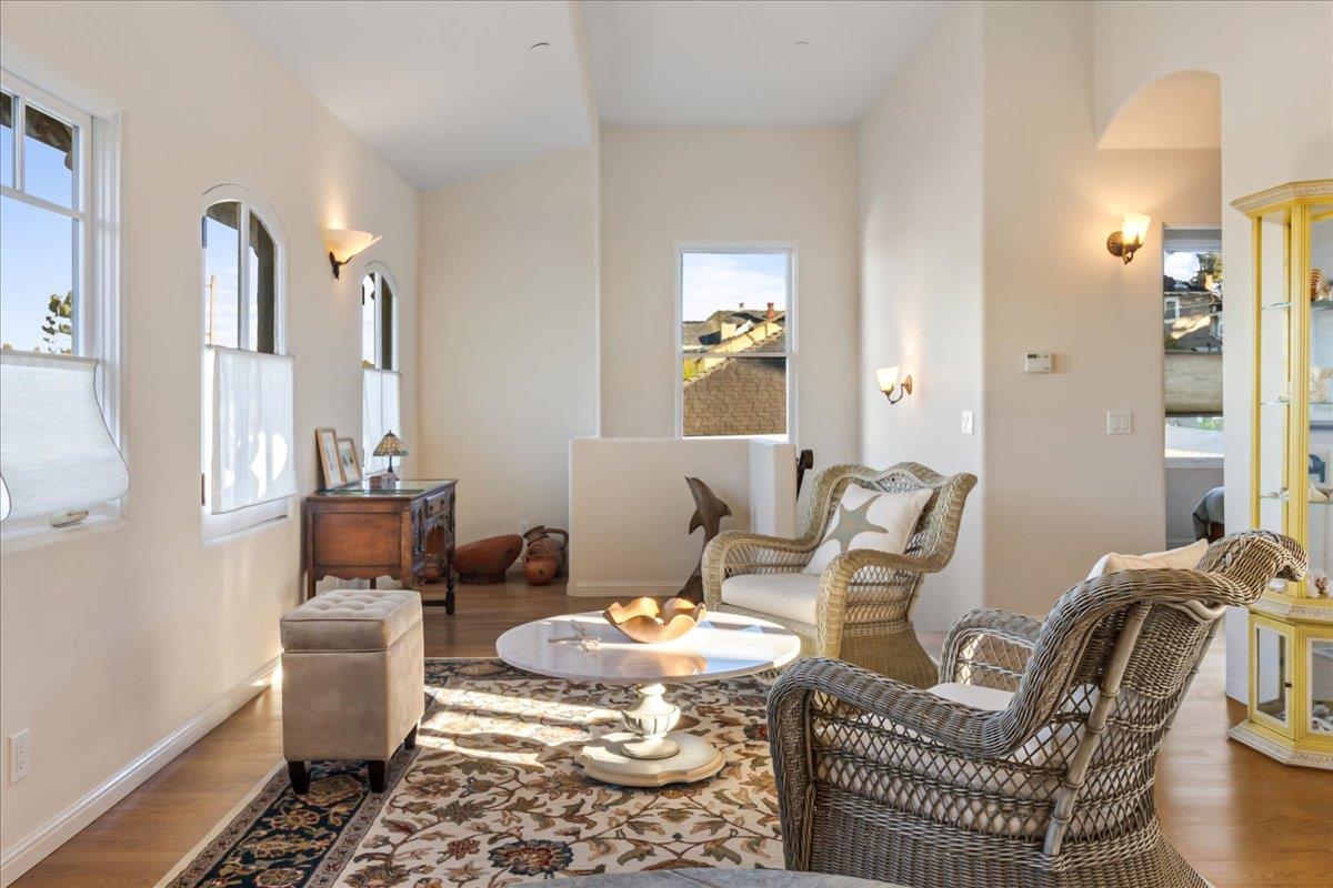 Detail Gallery Image 6 of 24 For 525 Laurel Ave, Pacific Grove,  CA 93950 - 1 Beds | 1 Baths