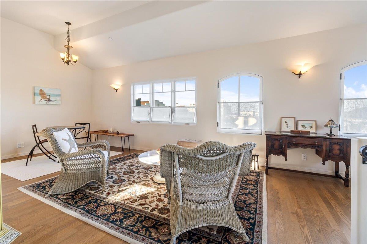 Detail Gallery Image 7 of 24 For 525 Laurel Ave, Pacific Grove,  CA 93950 - 1 Beds | 1 Baths