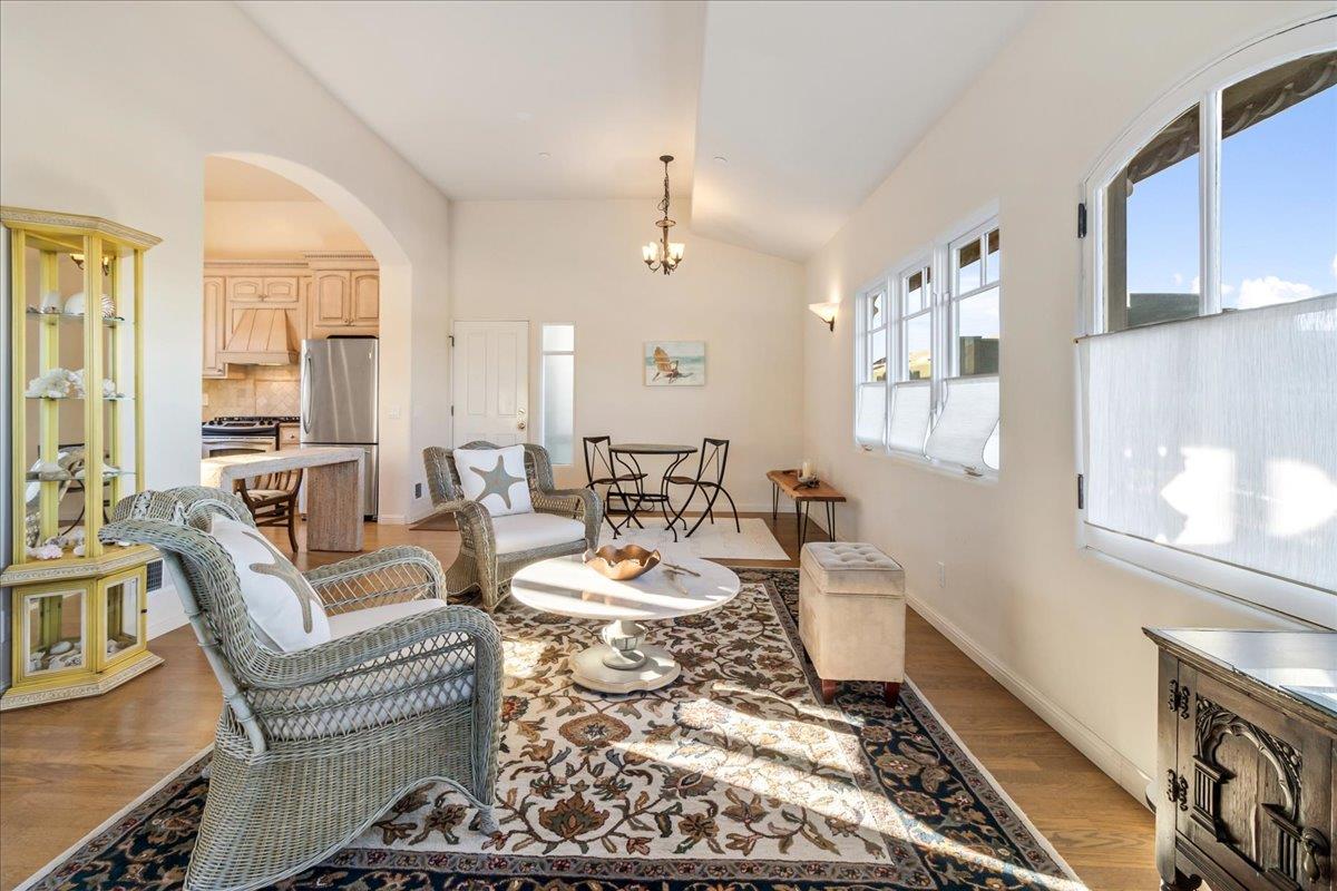 Detail Gallery Image 8 of 24 For 525 Laurel Ave, Pacific Grove,  CA 93950 - 1 Beds | 1 Baths