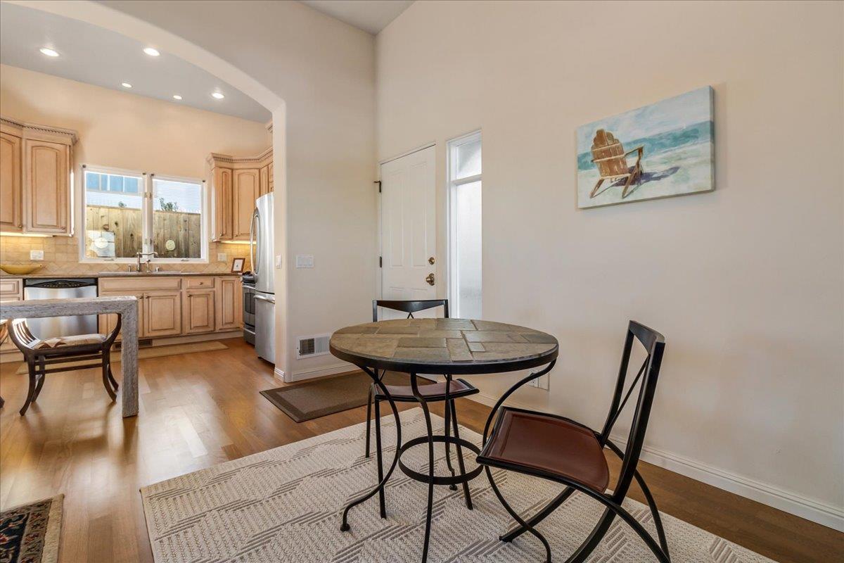 Detail Gallery Image 9 of 24 For 525 Laurel Ave, Pacific Grove,  CA 93950 - 1 Beds | 1 Baths