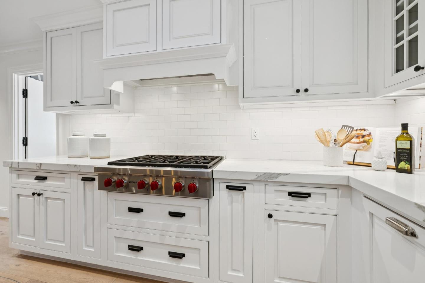 Detail Gallery Image 11 of 34 For 20 Politzer Dr, Menlo Park,  CA 94025 - 3 Beds | 3/1 Baths