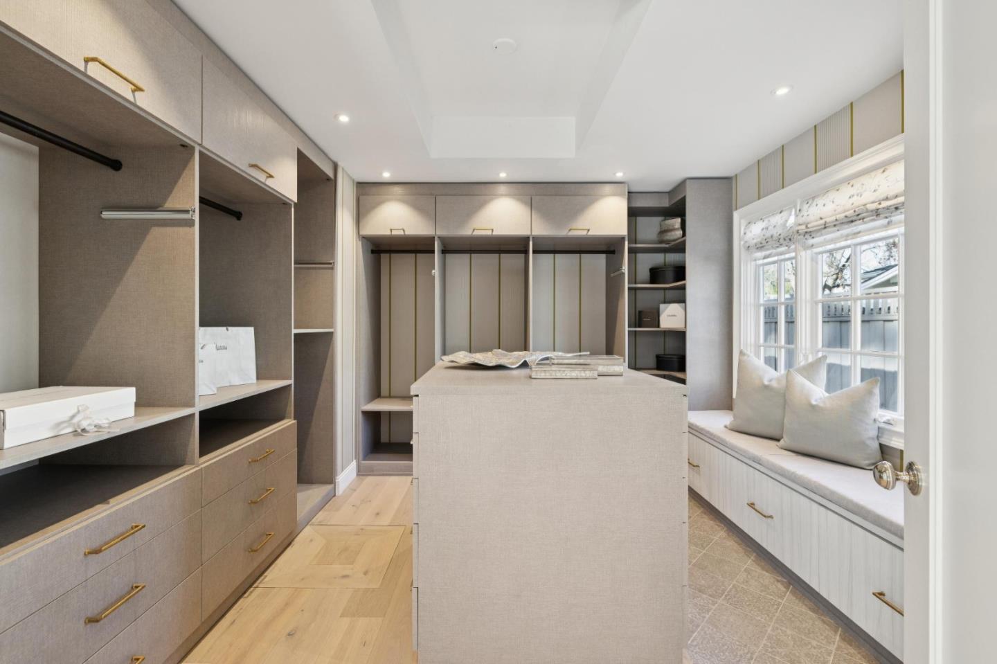 Detail Gallery Image 23 of 34 For 20 Politzer Dr, Menlo Park,  CA 94025 - 3 Beds | 3/1 Baths