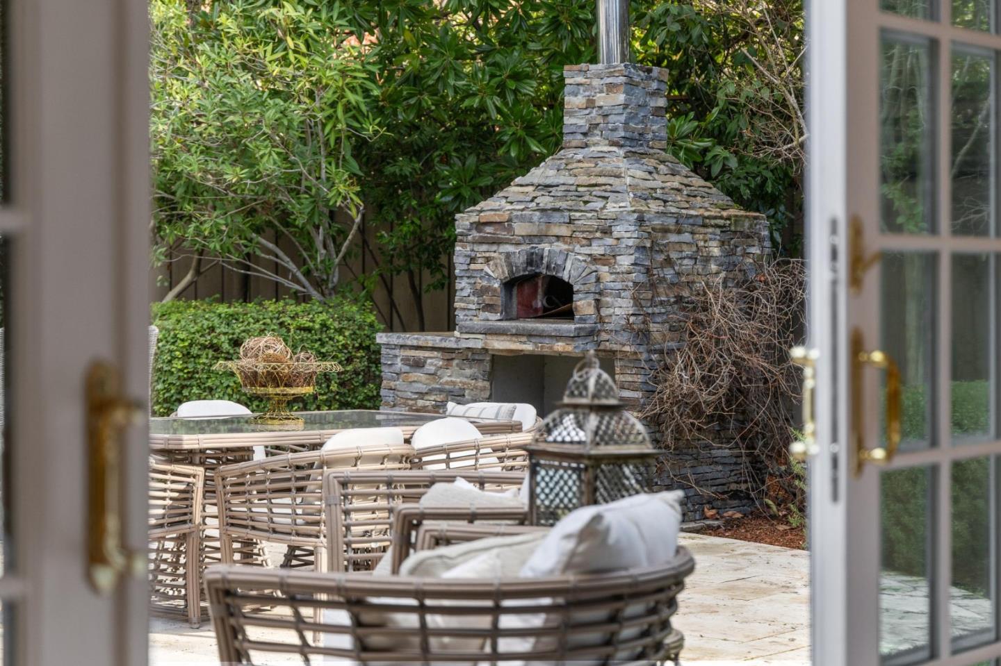 Detail Gallery Image 32 of 34 For 20 Politzer Dr, Menlo Park,  CA 94025 - 3 Beds | 3/1 Baths