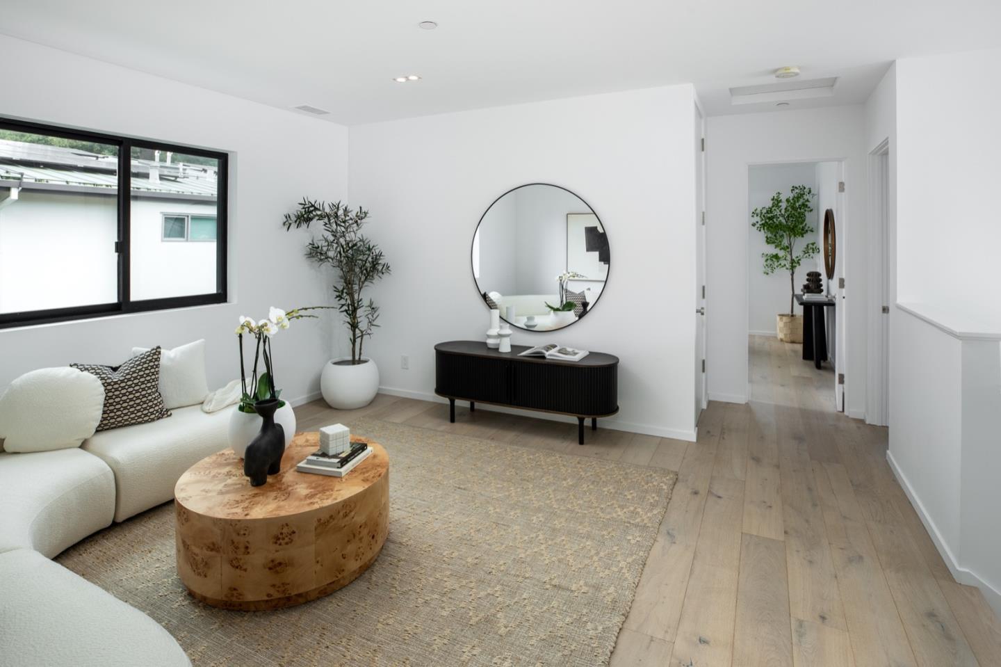 Detail Gallery Image 10 of 17 For 812 Woodland Ave, Menlo Park,  CA 94025 - 4 Beds | 4 Baths