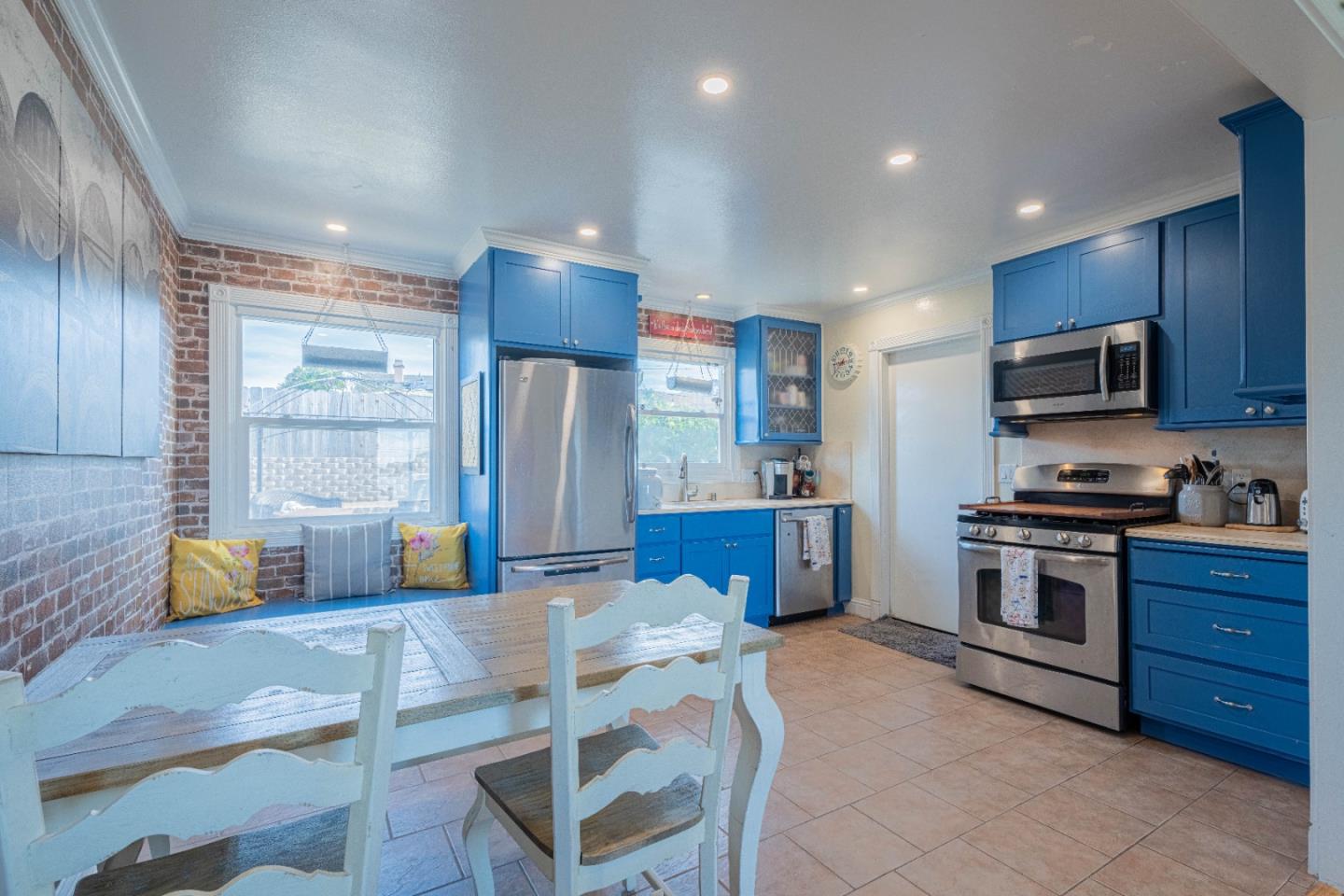 Detail Gallery Image 14 of 28 For 2080 Buchanan St, Seaside,  CA 93955 - 3 Beds | 1 Baths