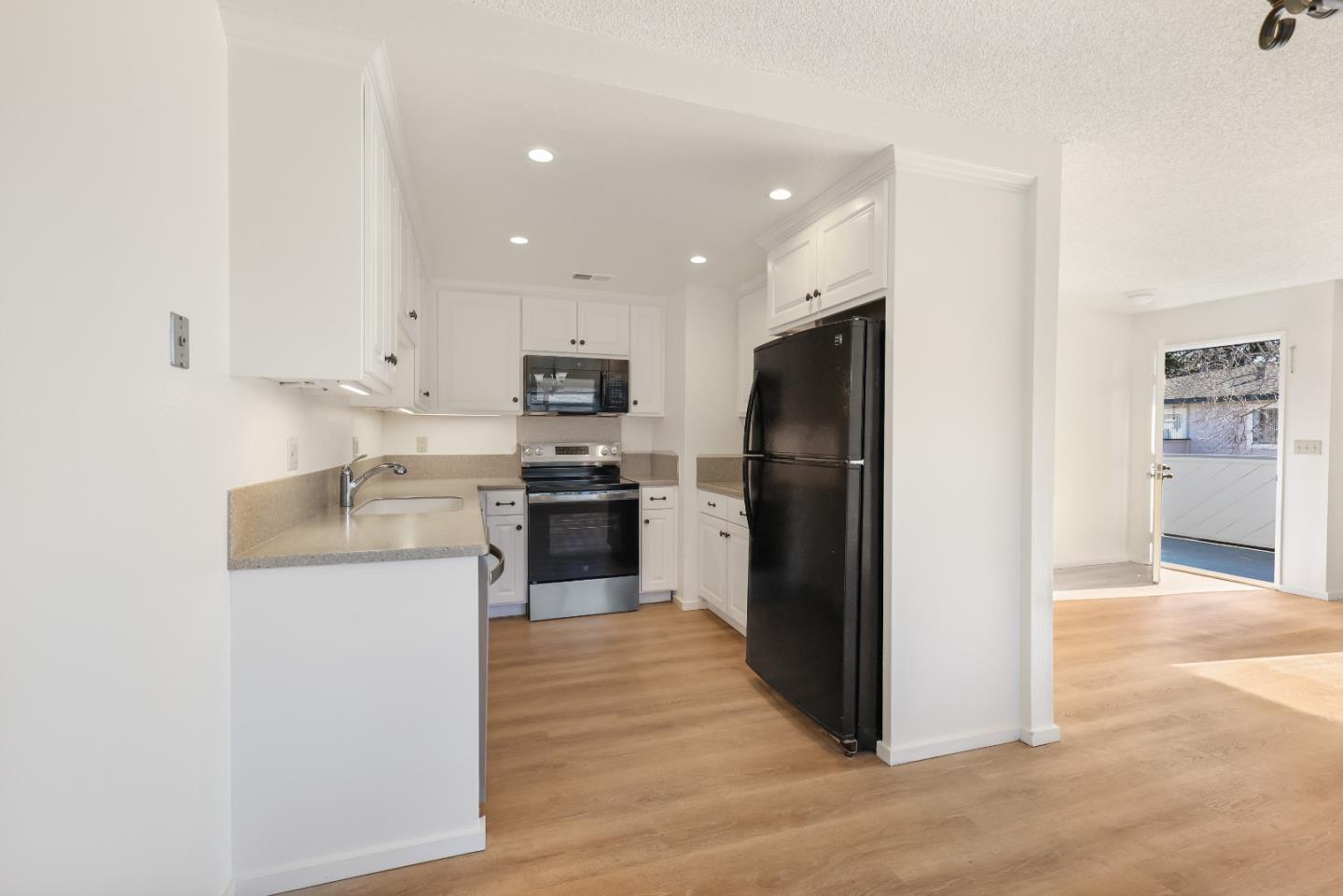 Detail Gallery Image 9 of 18 For 4237 Topsail Ct, Soquel,  CA 95073 - 3 Beds | 1/1 Baths