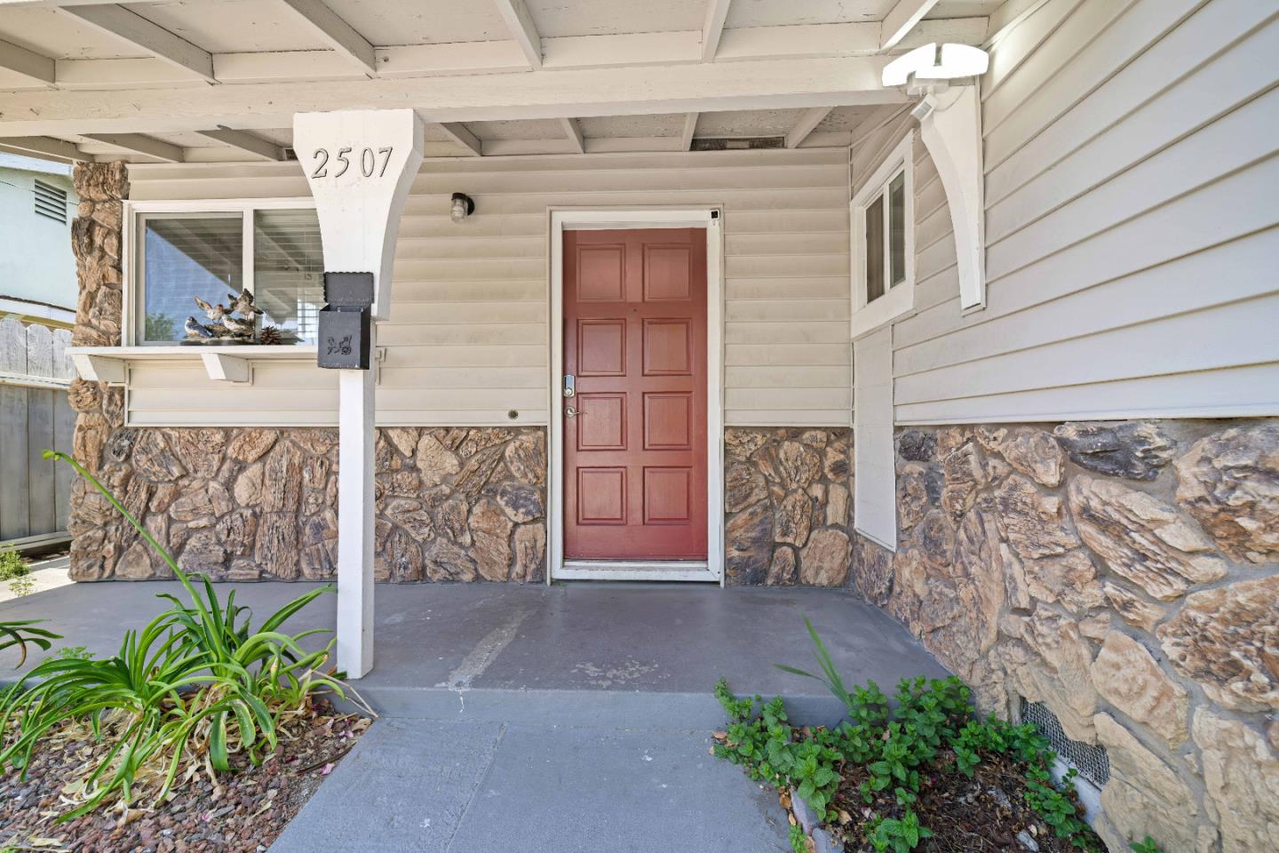Detail Gallery Image 2 of 19 For 2507 Arctic Ave, San Jose,  CA 95111 - 3 Beds | 1/1 Baths
