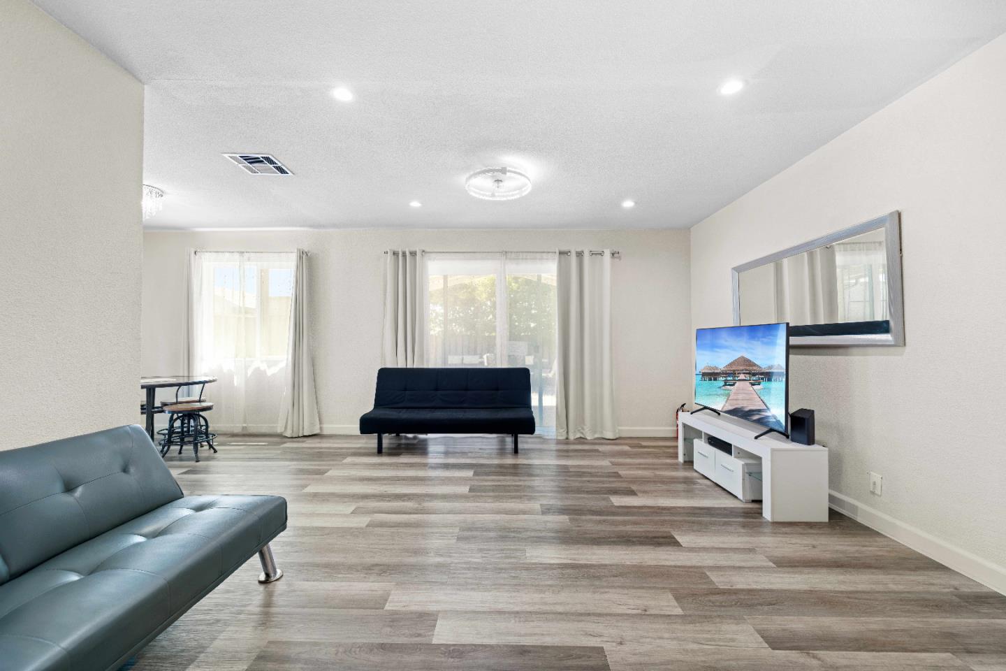 Detail Gallery Image 3 of 19 For 2507 Arctic Ave, San Jose,  CA 95111 - 3 Beds | 1/1 Baths