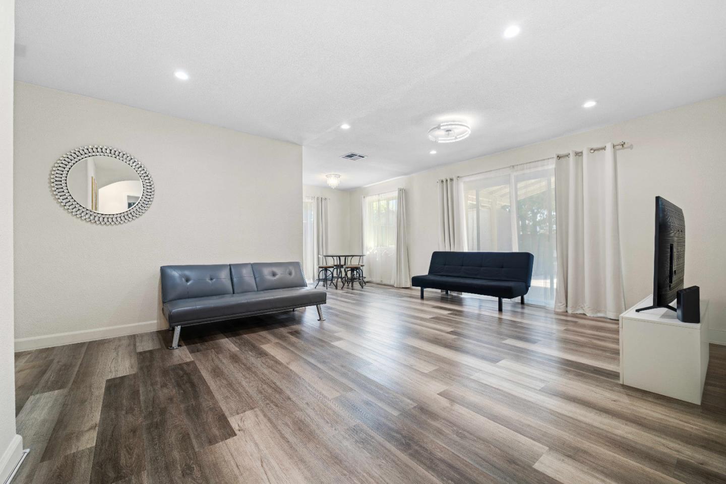 Detail Gallery Image 4 of 19 For 2507 Arctic Ave, San Jose,  CA 95111 - 3 Beds | 1/1 Baths