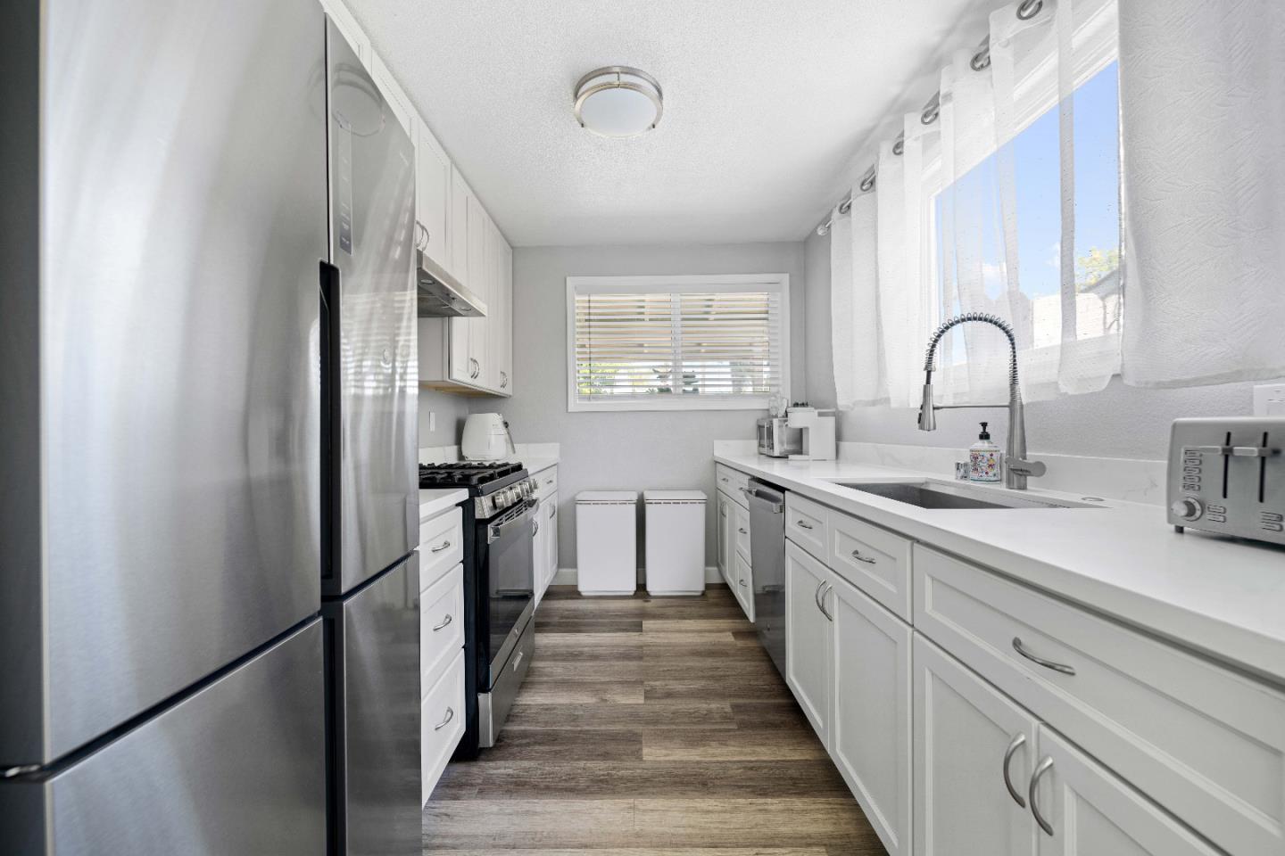 Detail Gallery Image 6 of 19 For 2507 Arctic Ave, San Jose,  CA 95111 - 3 Beds | 1/1 Baths