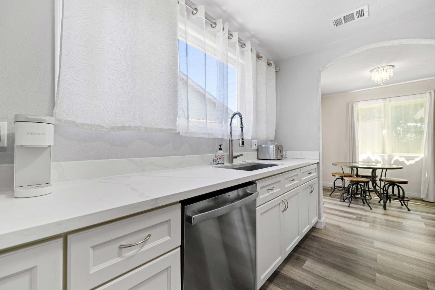 Detail Gallery Image 7 of 19 For 2507 Arctic Ave, San Jose,  CA 95111 - 3 Beds | 1/1 Baths