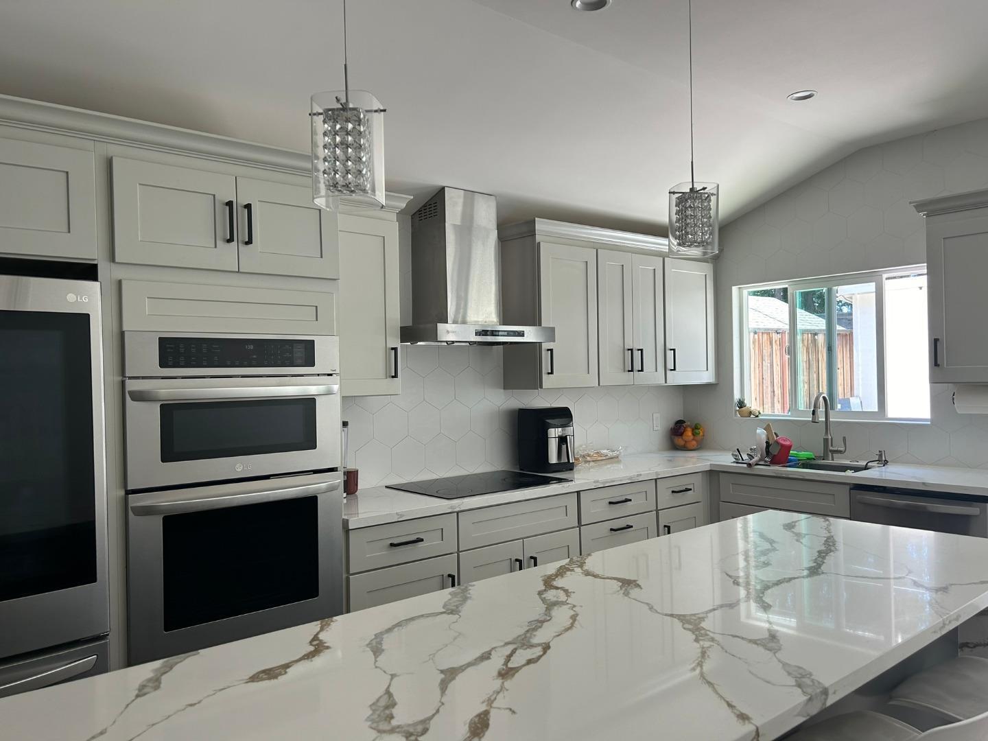 Detail Gallery Image 5 of 28 For 2175 Laurelei Ave, San Jose,  CA 95128 - 4 Beds | 3 Baths