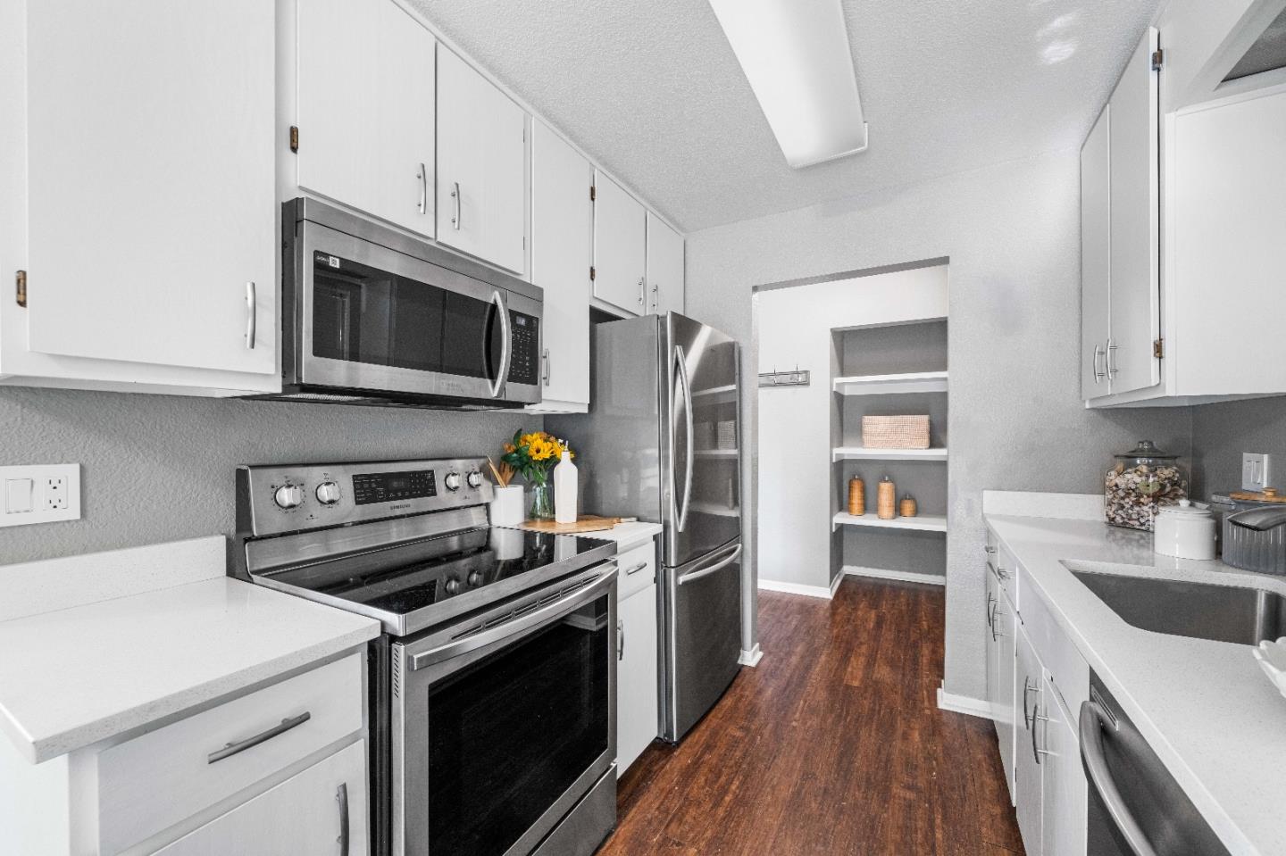 Detail Gallery Image 11 of 35 For 468 Laurel Ave, Half Moon Bay,  CA 94019 - 2 Beds | 2 Baths