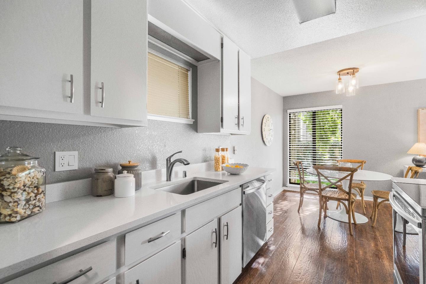 Detail Gallery Image 15 of 35 For 468 Laurel Ave, Half Moon Bay,  CA 94019 - 2 Beds | 2 Baths